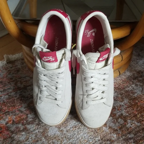 Shoes - Picture 4 of 8